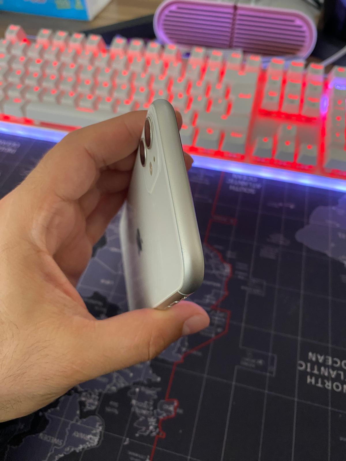 İkinci El İphone 11 64 GB Türkiye Cihazı Hatasız Orjinal