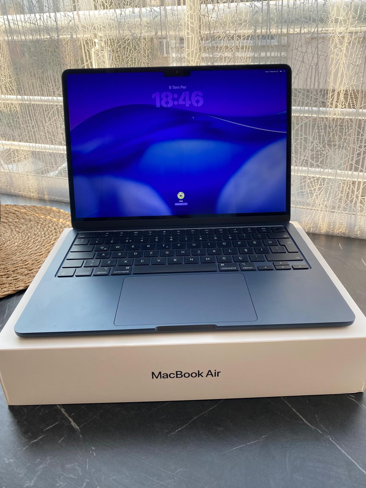 İkinci El Macbook Air M2 8CPU 8GPU 16GB Sıfırdan Farksız Garantili Hatasız