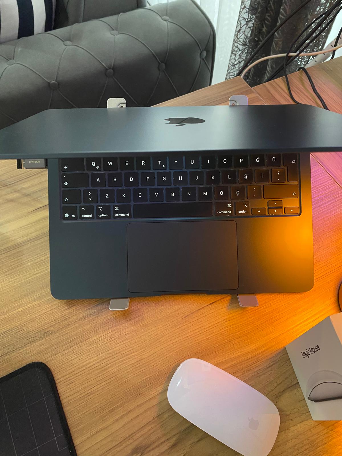 İkinci El Macbook Air M4 16 GB Ram 14 Ay Garanti ve Magic Mouse İle
